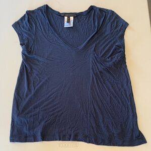 BCBGMaxAzria Navy Blue Short Sleeve V‑Neck Tee